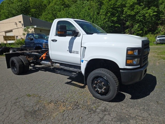 2024 Chevrolet Silverado 4500 Medium Duty Chassis Cab Work Truck's photo