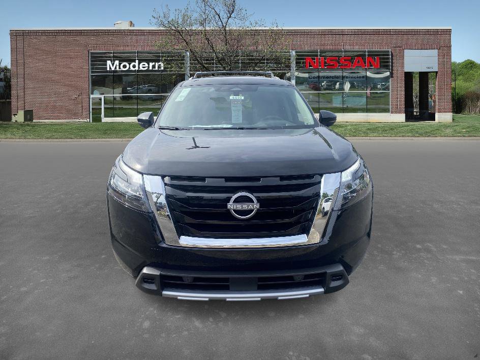 2025 Nissan Pathfinder Platinum photo 4