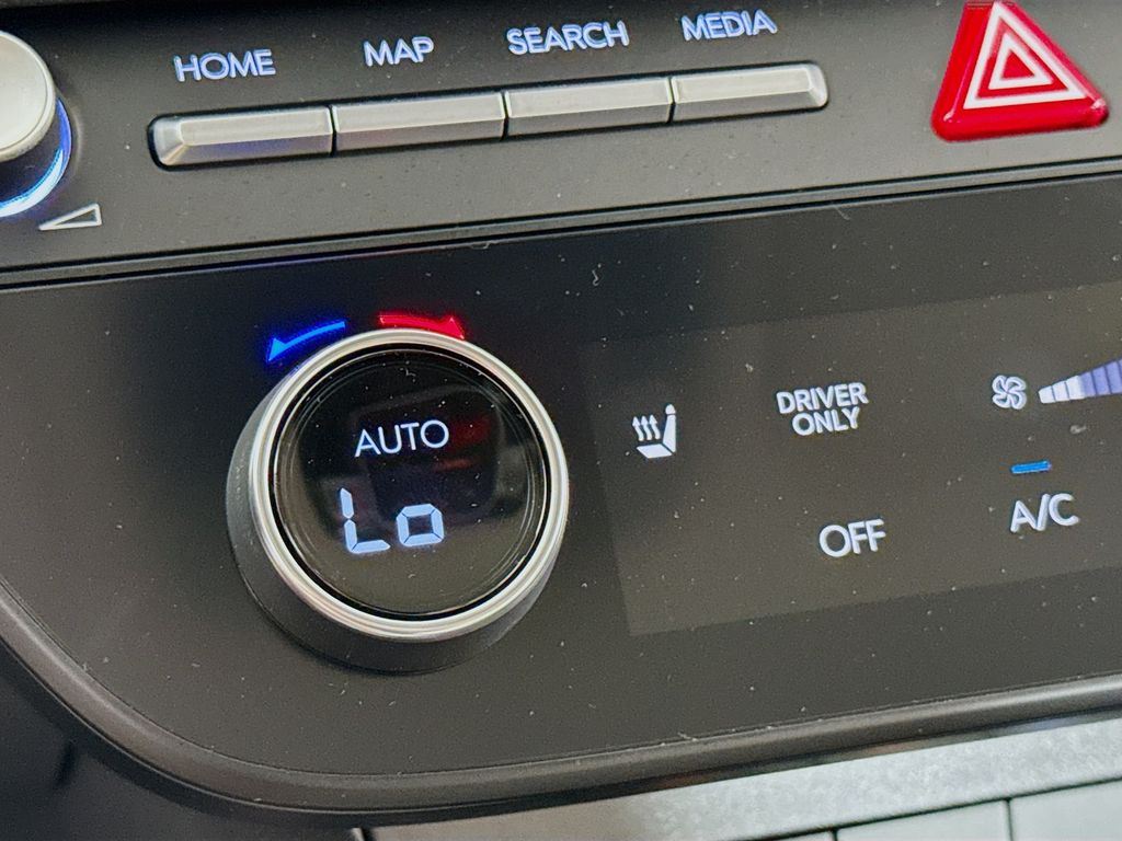 2025 Hyundai Sonata Hybrid SEL photo 18