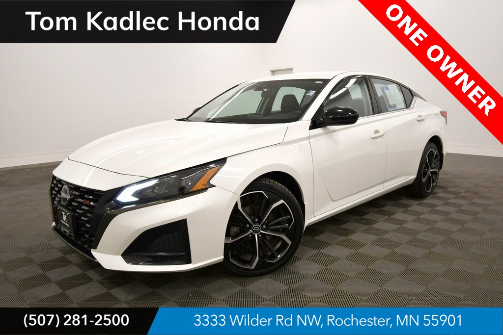 Used 2023 Pearl White Tricoat Nissan 2.5 SR image 1