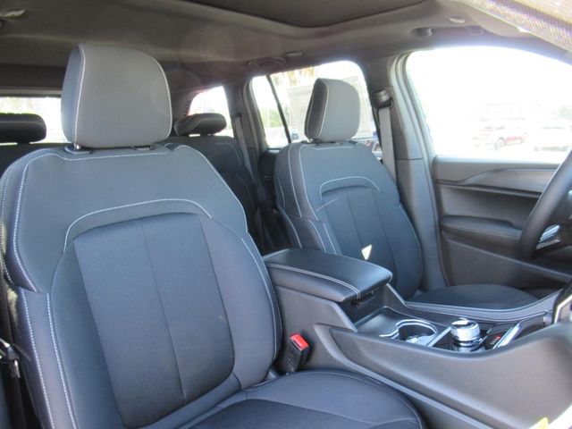 2025 Jeep Grand Cherokee Laredo X photo 8