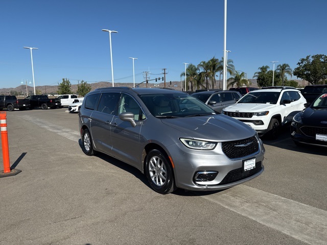 2021 Chrysler Pacifica Touring L photo 2