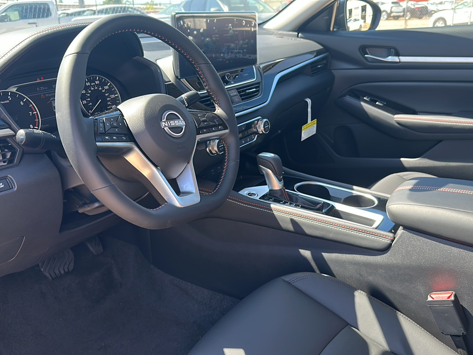2025 Nissan Altima SR photo 2