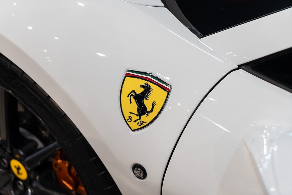 2023 Ferrari F8 Spider Base photo 12