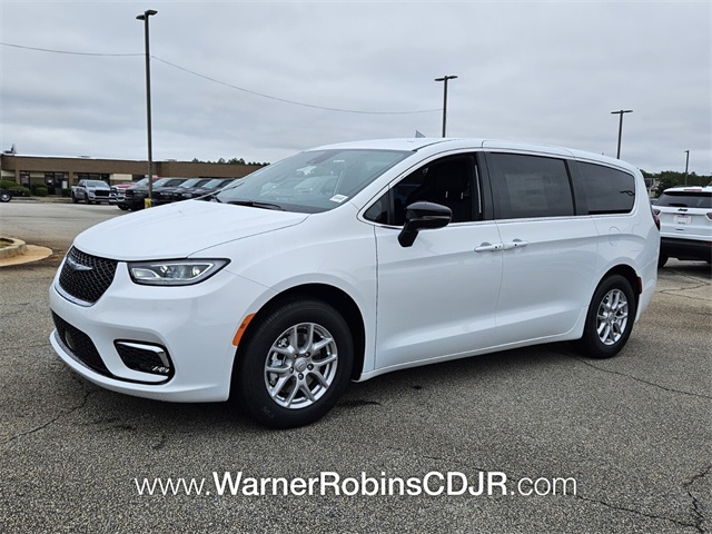 2026 Chrysler Pacifica photo 2