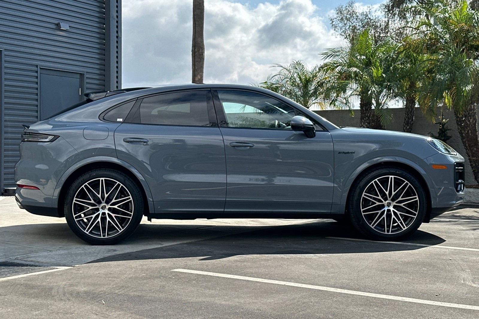 2026 Porsche Cayenne Turbo E-Hybrid Coupe photo 8