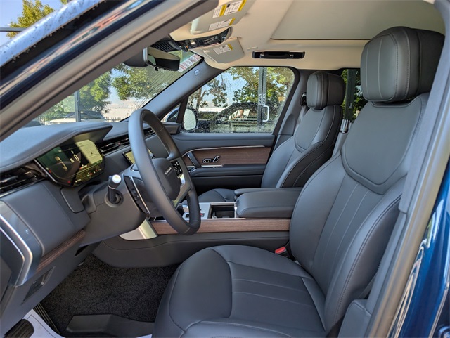 2025 Land Rover Range Rover SE photo 5