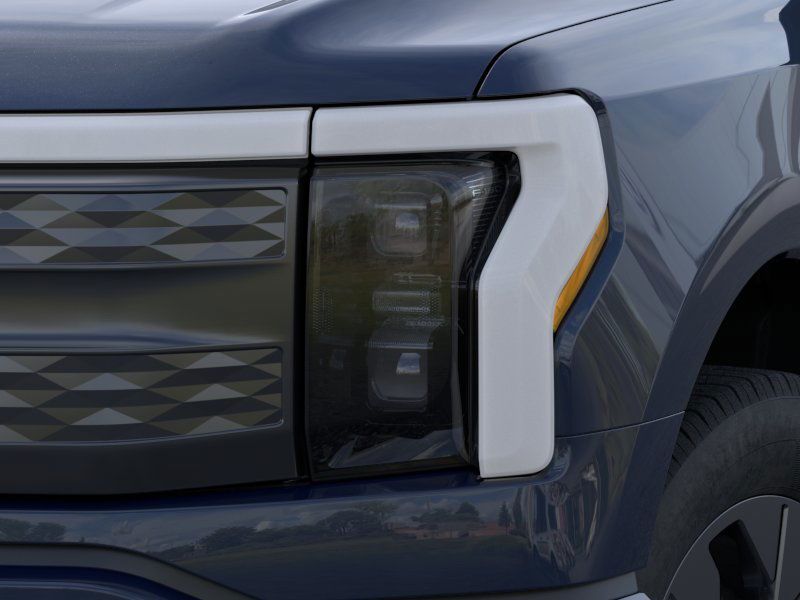 2025 Ford F-150 Lightning Lariat photo 18