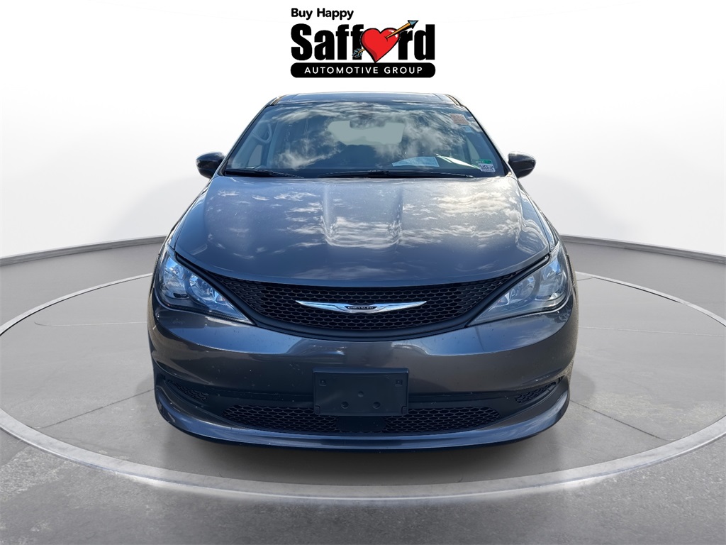 2021 Chrysler Voyager L photo 2