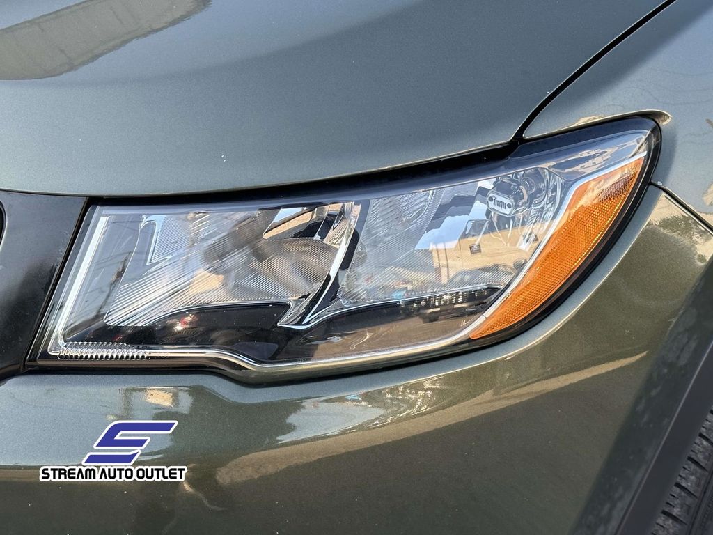 2018 Jeep Compass Latitude photo 9