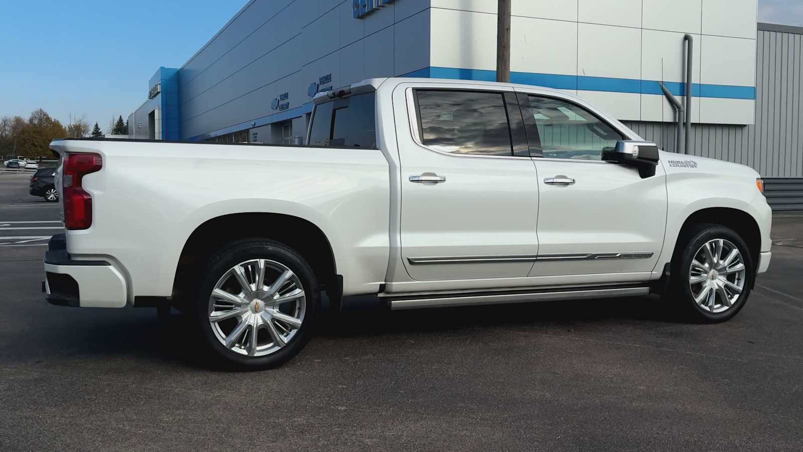 2023 Chevrolet Silverado 1500 High Country photo 2