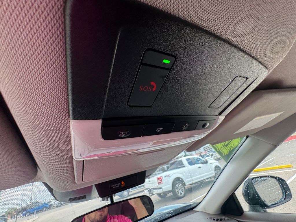 2022 Nissan Rogue SV photo 27