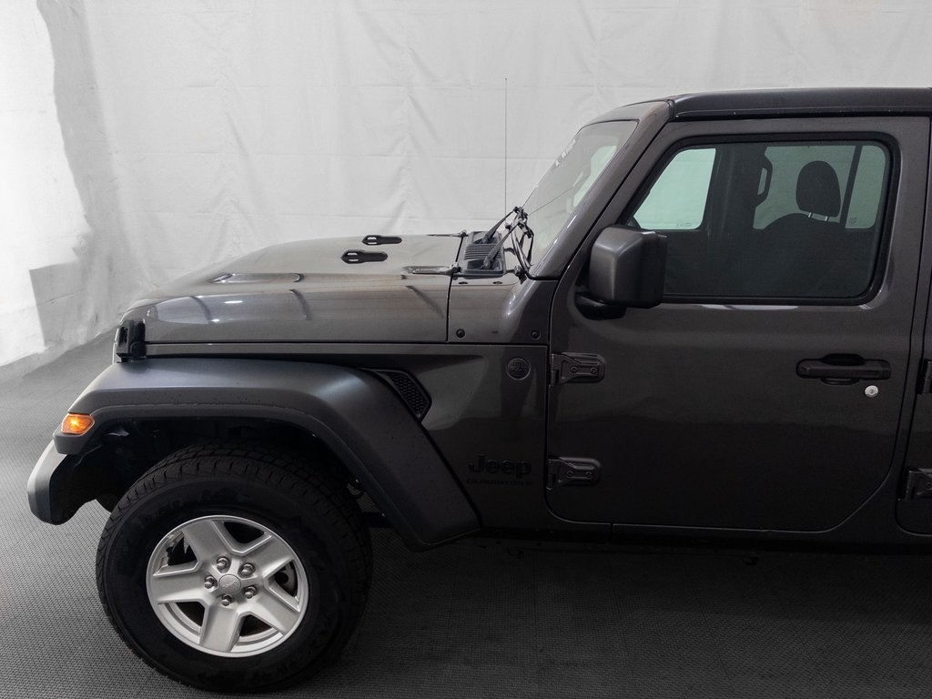 2023 Jeep Gladiator Sport photo 3