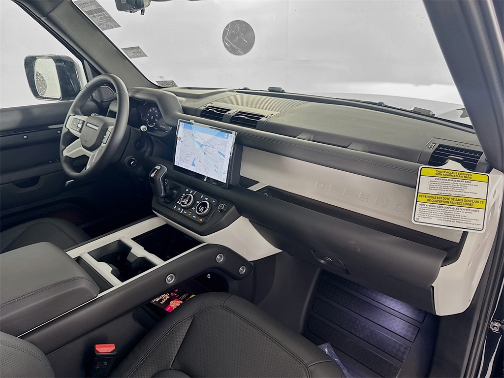 2025 Land Rover Defender 130 X-Dynamic SE photo 23