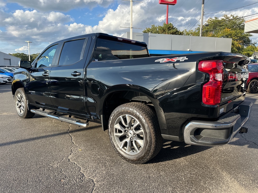 2025 Chevrolet Silverado 1500 LT photo 3