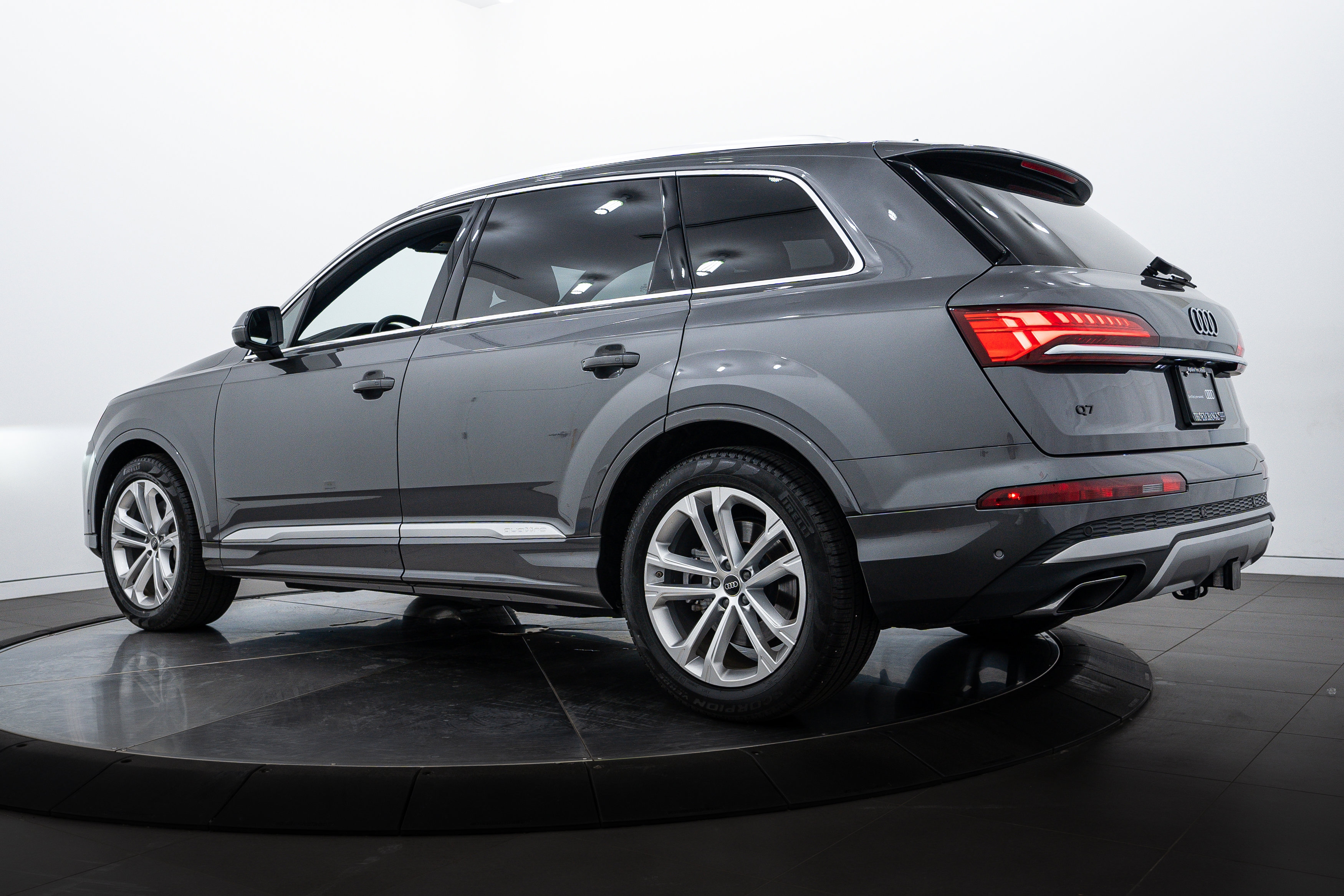 2025 Audi Q7 Prestige photo 4