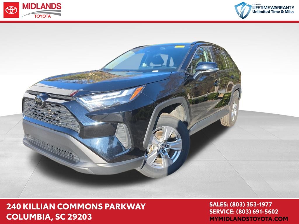 2024 Toyota RAV4 XLE's photo