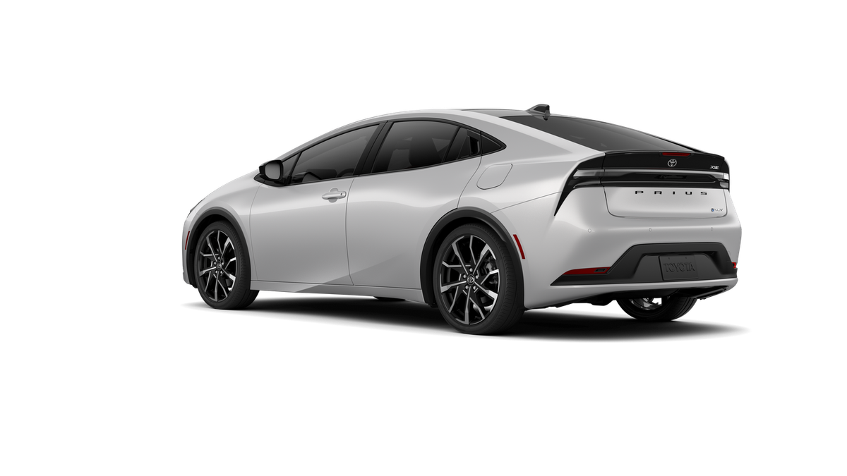 2026 Toyota Prius Plug-in Hybrid XSE photo 6
