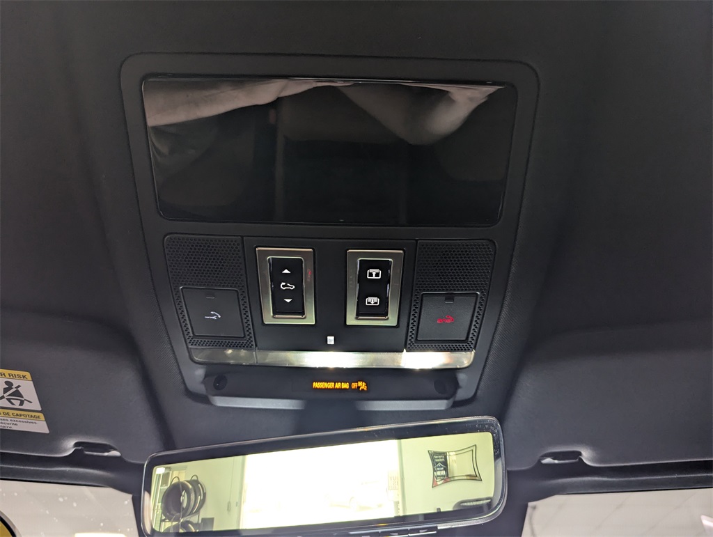 2023 Land Rover Defender 110 photo 24
