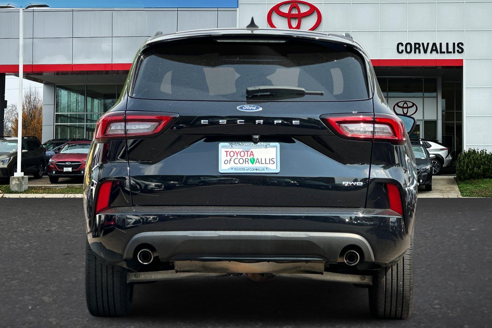 2023 Ford Escape ST-Line photo 4
