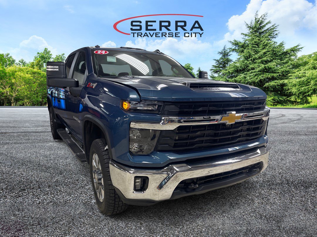 2024 Chevrolet Silverado 3500HD LT photo 2
