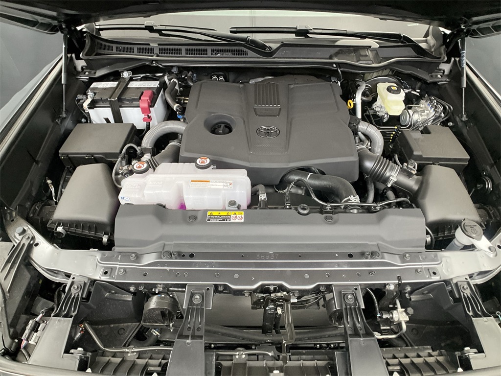 2025 Toyota Tundra Platinum CrewMax photo 32