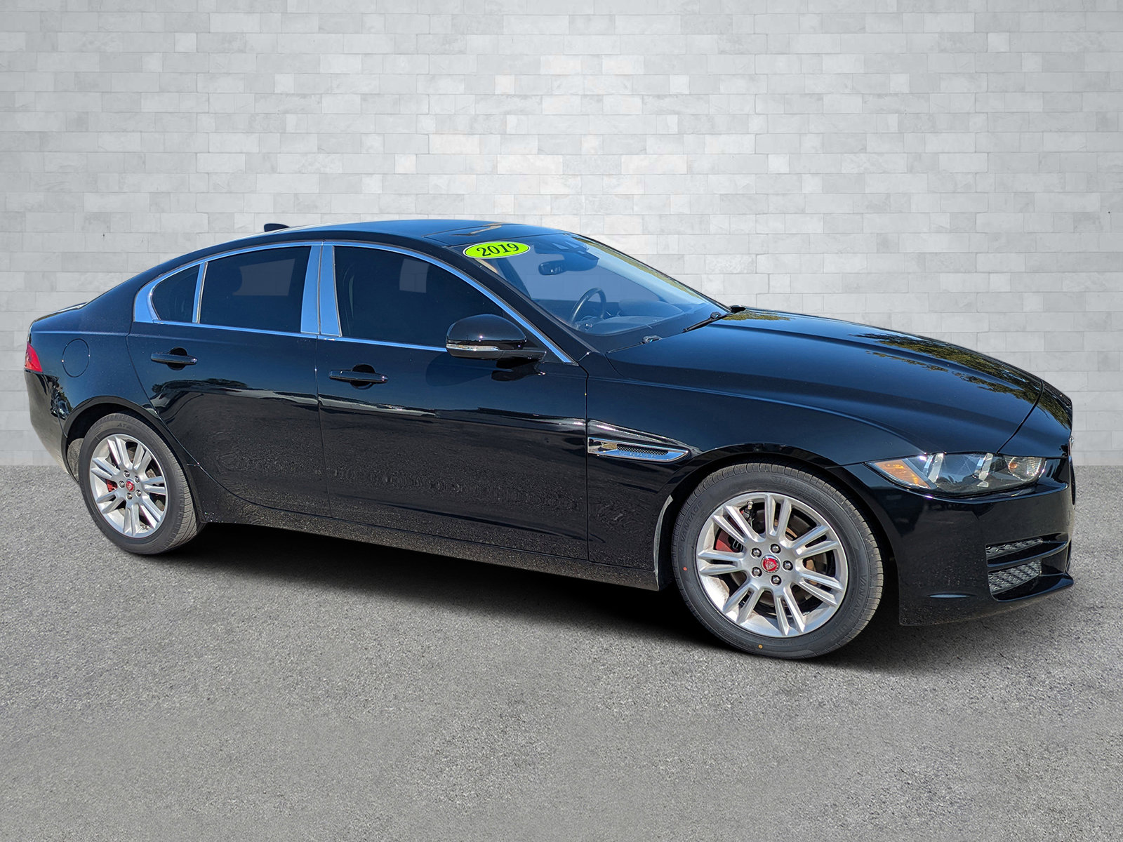 2019 Jaguar XE Premium's photo
