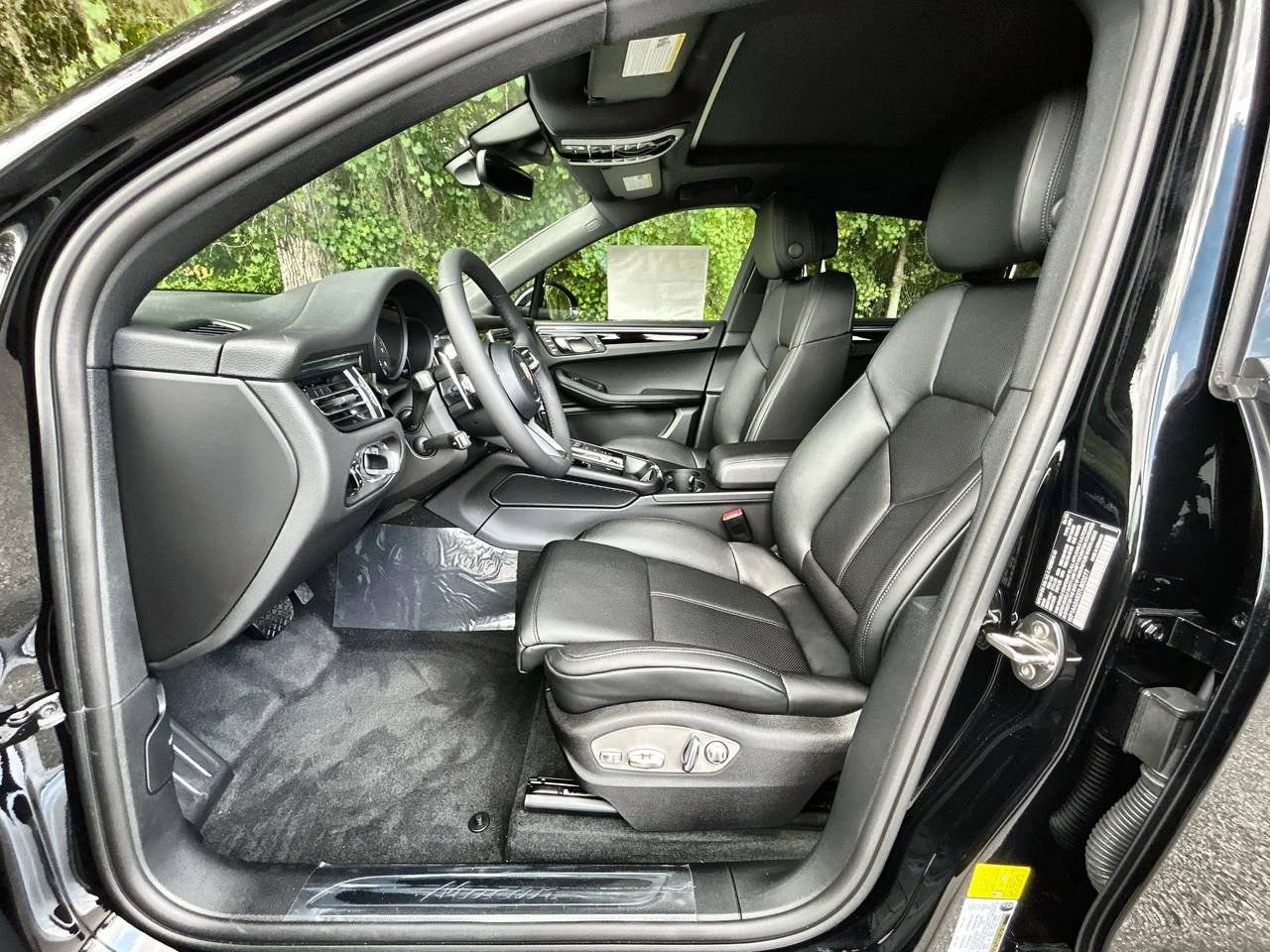 2026 Porsche Macan Base photo 15