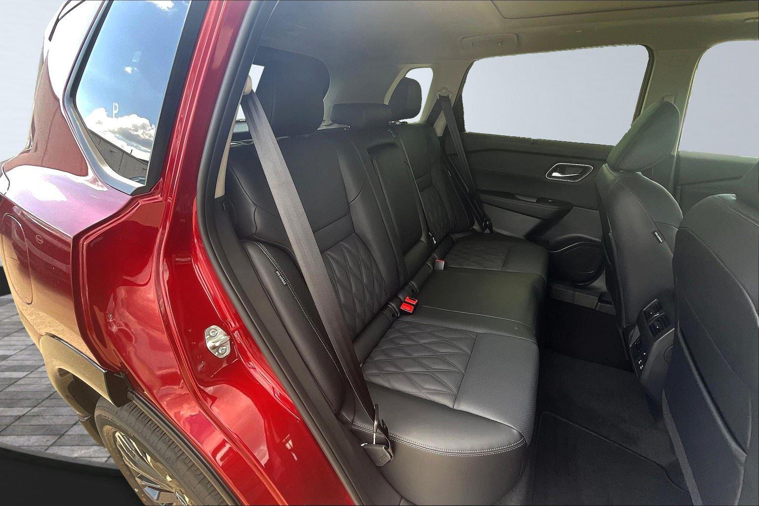 2026 Nissan Rogue Platinum photo 9