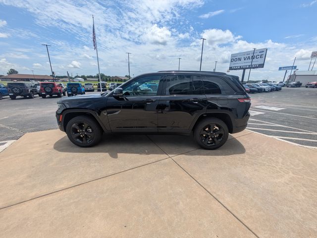 2025 Jeep Grand Cherokee Limited photo 2