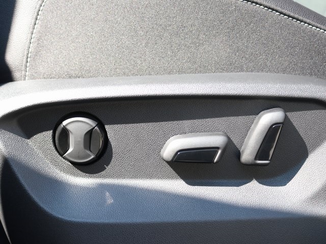 2026 Volkswagen Atlas SE Technology photo 7