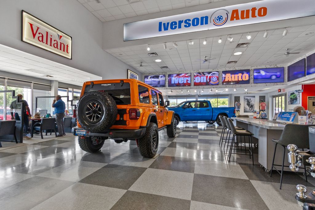 2025 Jeep Gladiator Sport photo 3