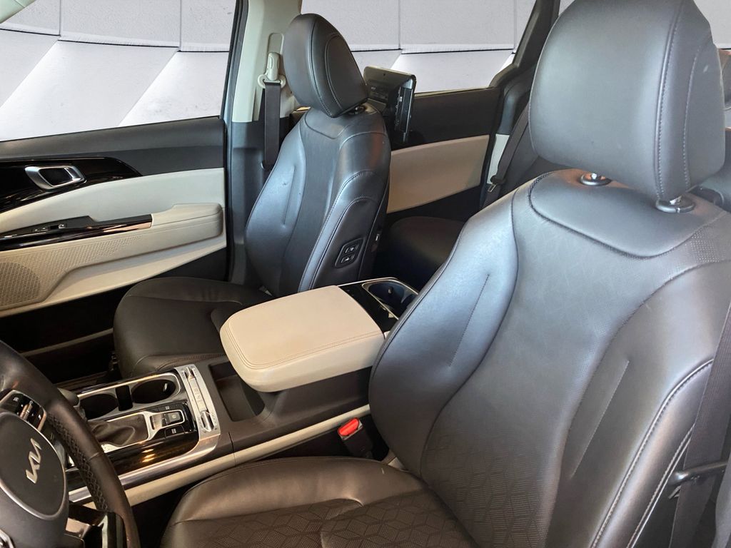 2022 Kia Carnival SX photo 7