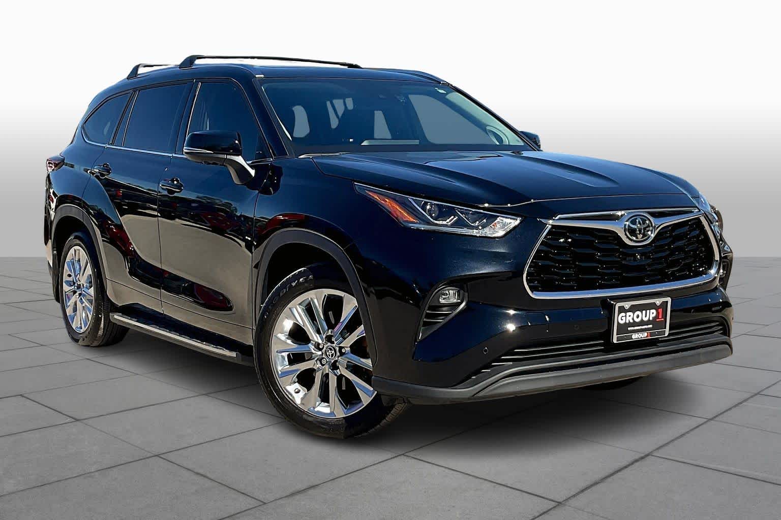 2025 Toyota Highlander XLE Limited photo 2