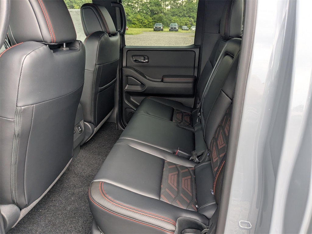2025 Nissan Frontier PRO-X photo 12