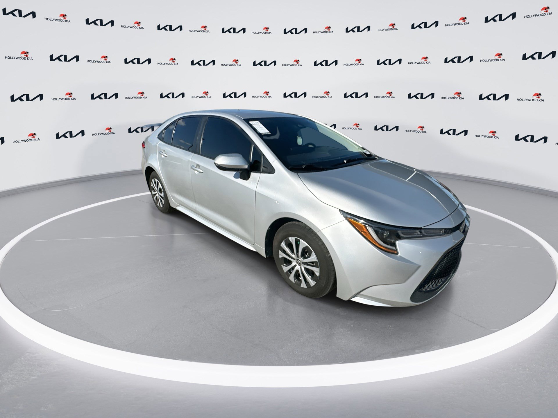 2022 Toyota Corolla Hybrid LE photo 2