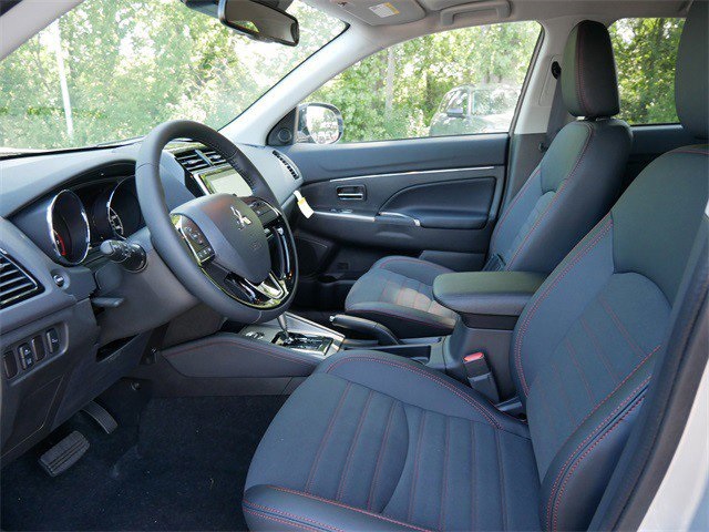 2025 Mitsubishi Outlander Sport SE photo 3