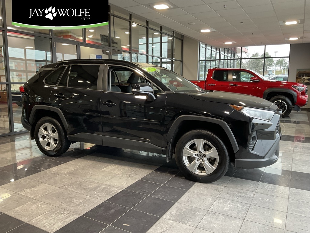 2021 Toyota RAV4 XLE's photo