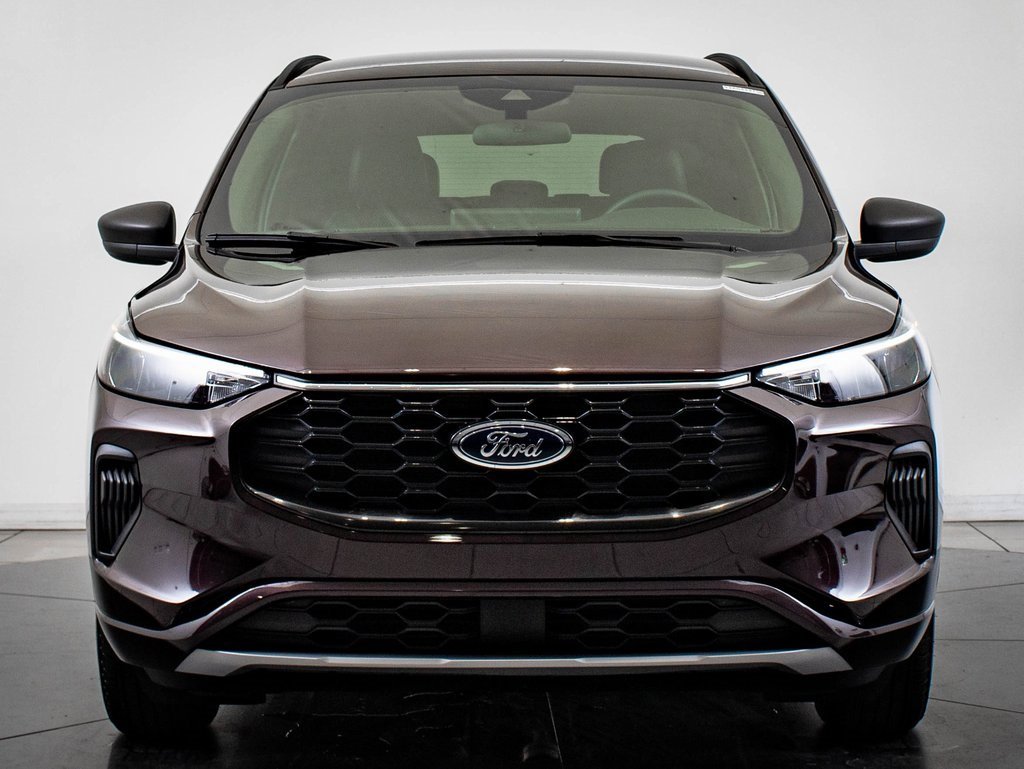 2023 Ford Escape ST-Line photo 2
