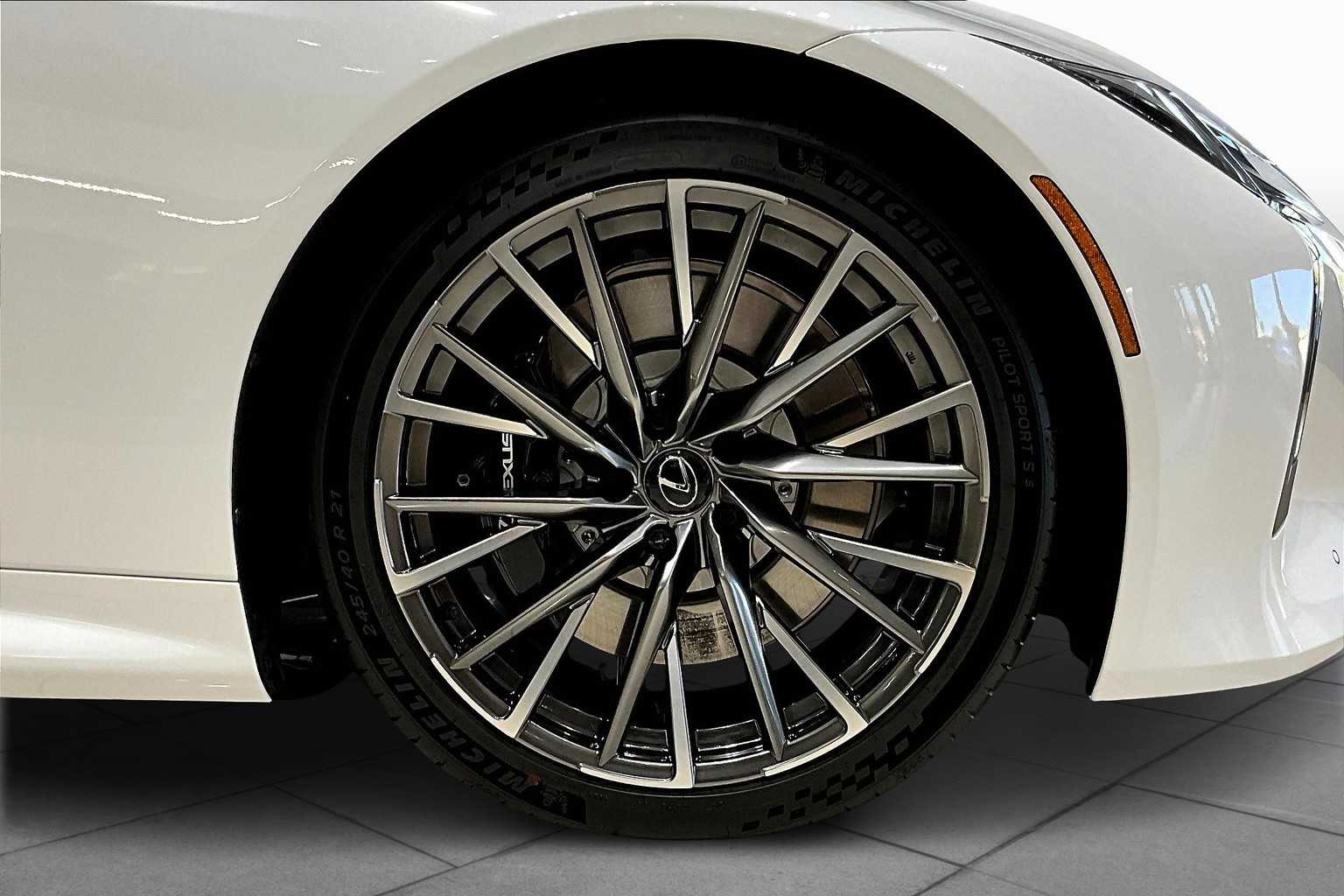 2025 Lexus LC 500 photo 9