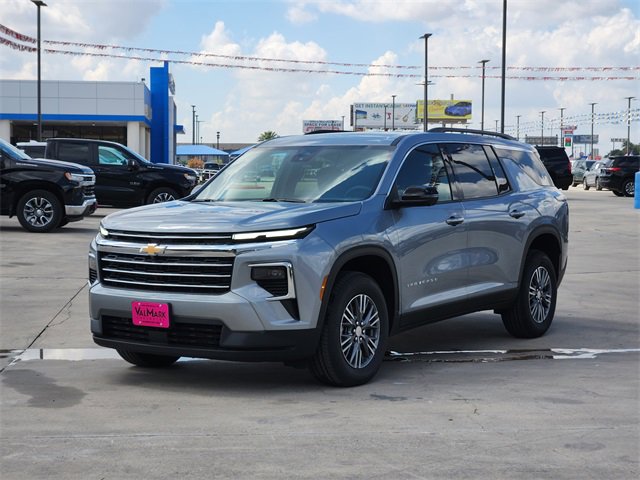 2026 Chevrolet Traverse photo 2