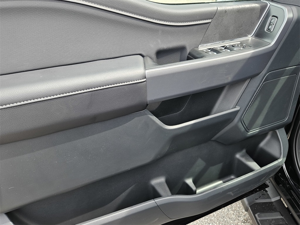 2025 Ford F-150 XLT photo 12