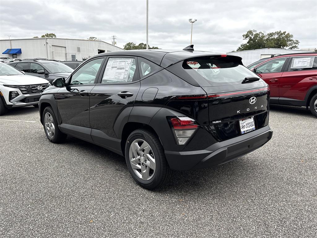 2026 Hyundai Kona SE photo 3