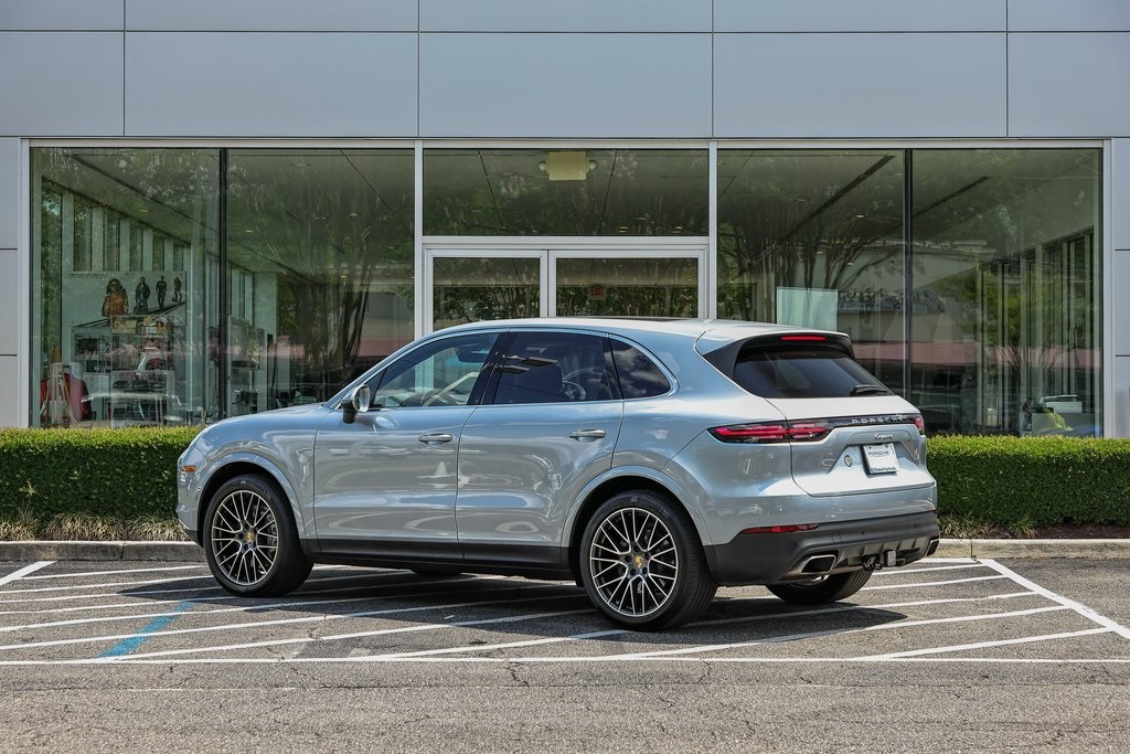 2022 Porsche Cayenne Base photo 3