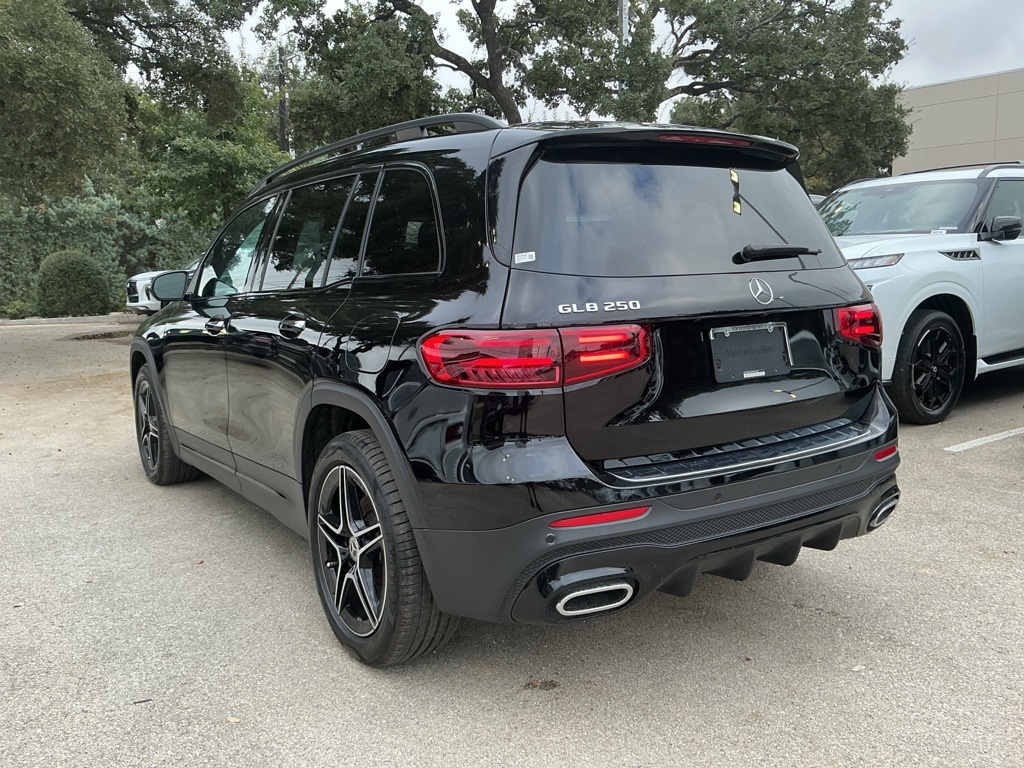 2024 Mercedes Benz GLB 250 photo 3