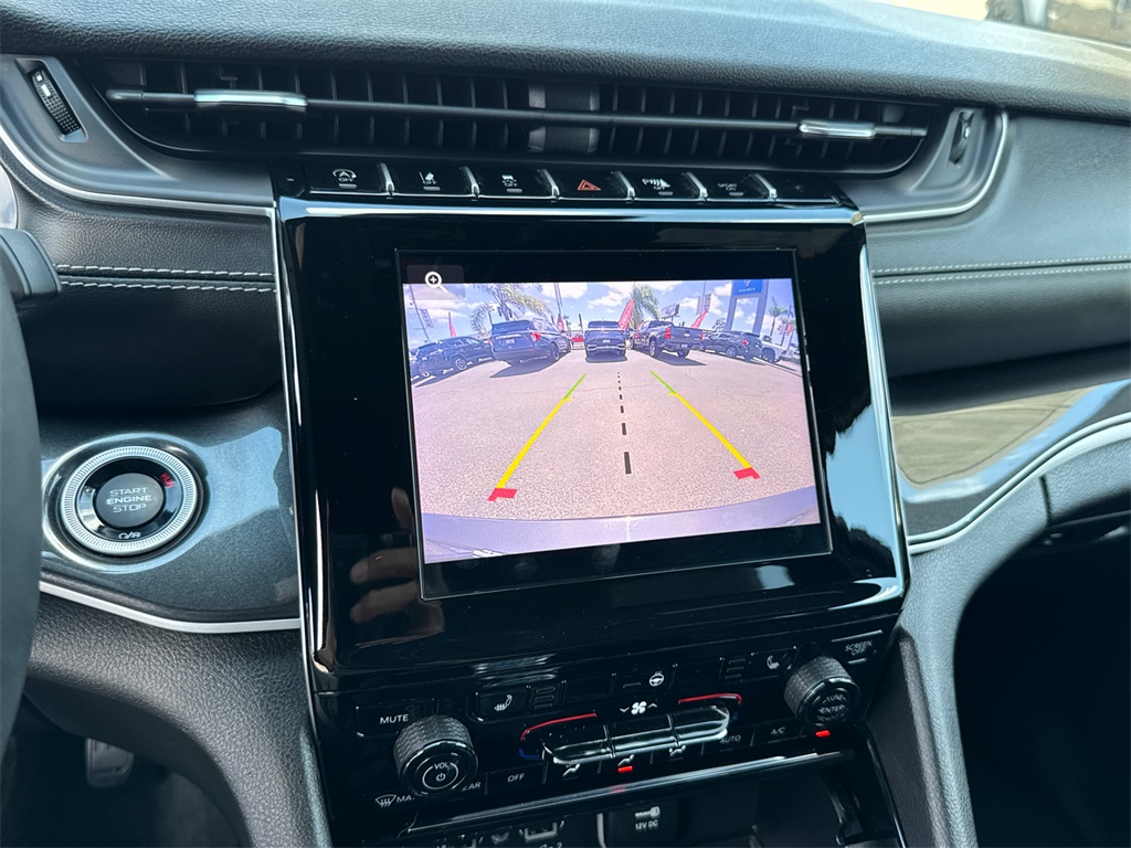 2023 Jeep Grand Cherokee Altitude photo 28