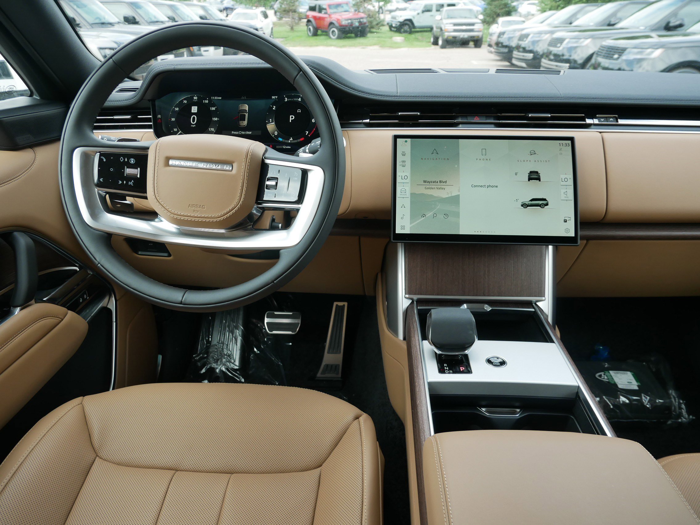 2025 Land Rover Range Rover SE photo 6
