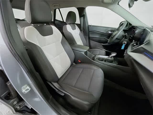 2025 Chevrolet Trax LS photo 25