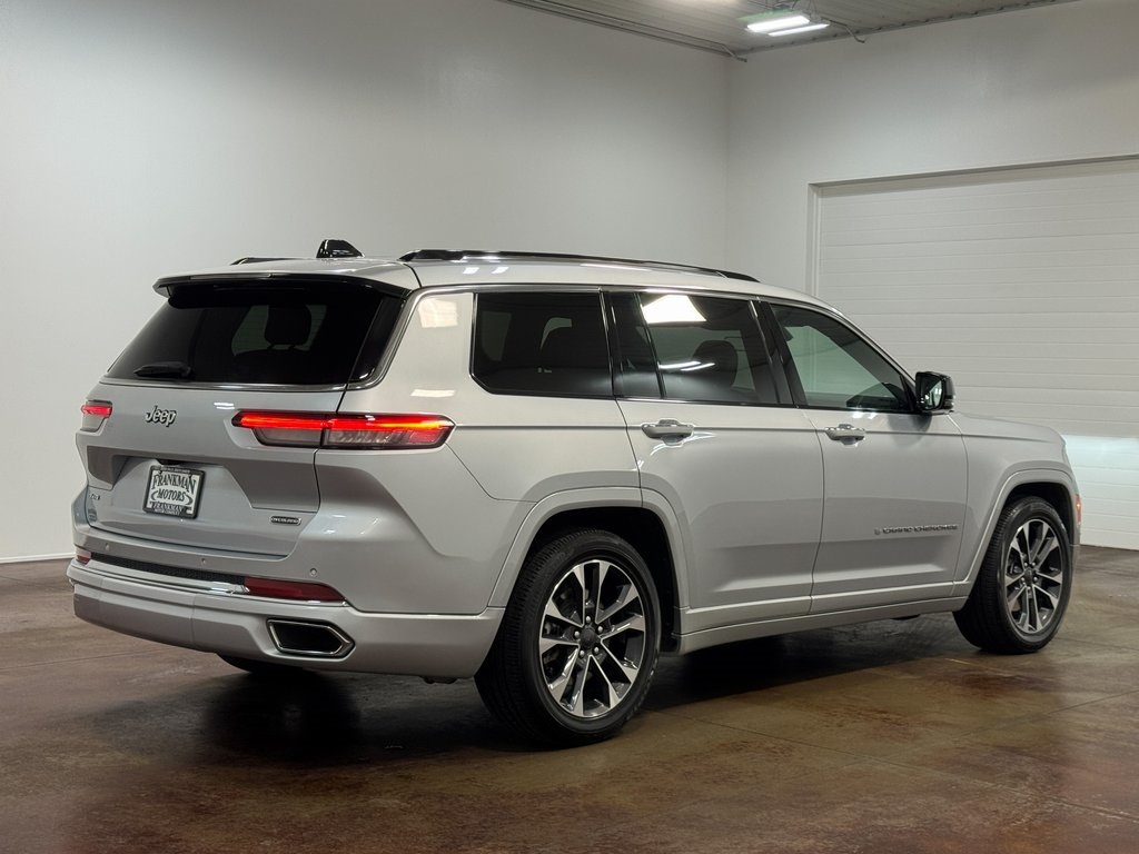 2024 Jeep Grand Cherokee Overland photo 2