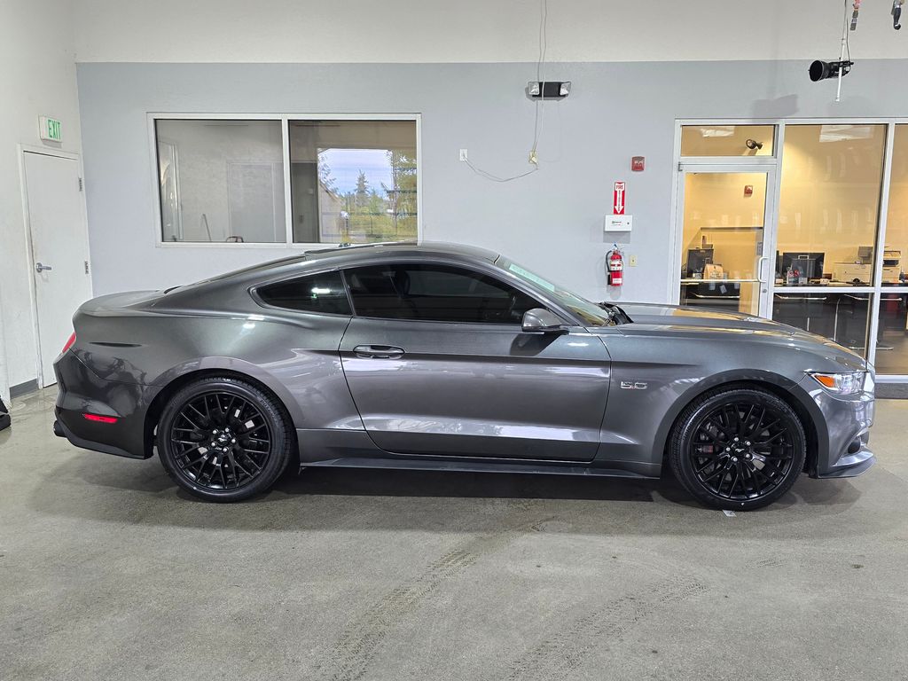 2017 Ford Mustang GT Premium photo 3